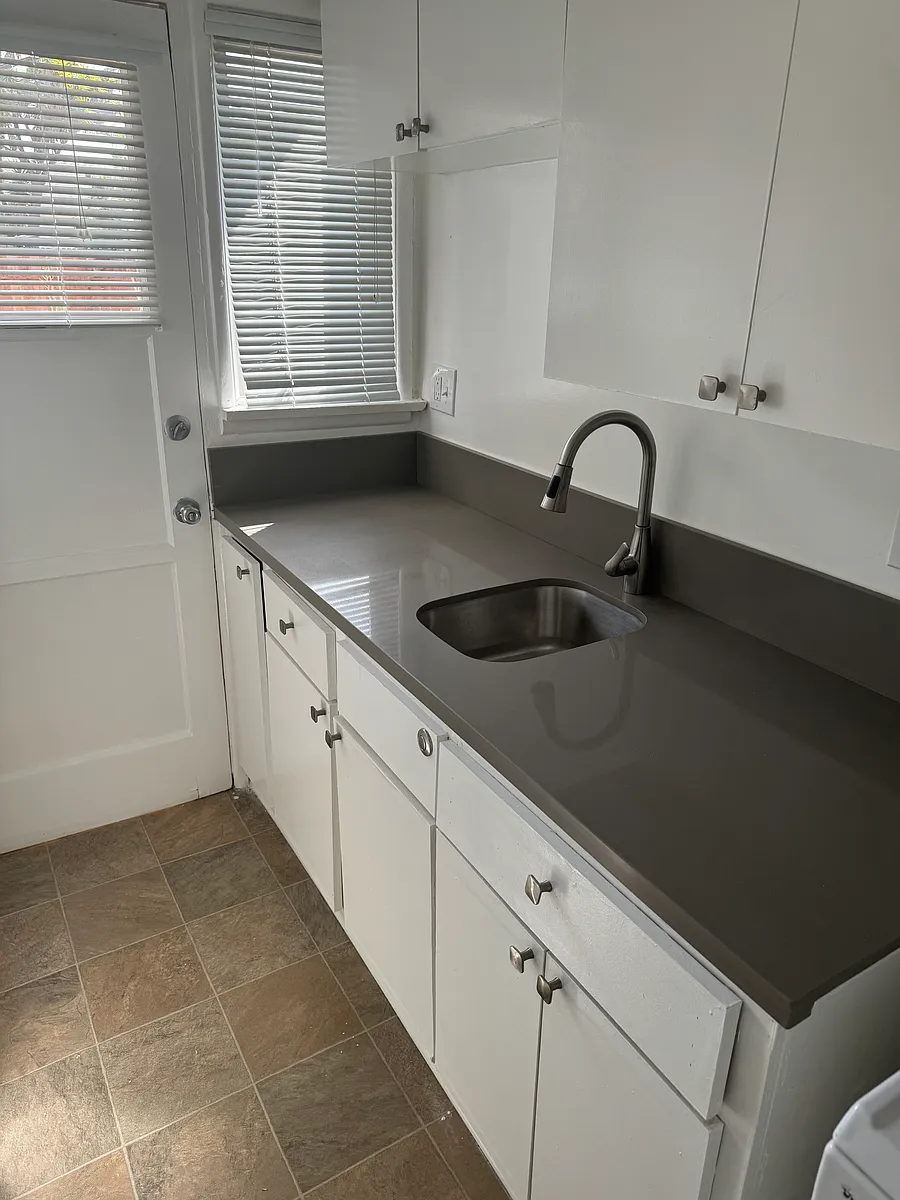 Building Photo - 1426 Pearl St #1/2
