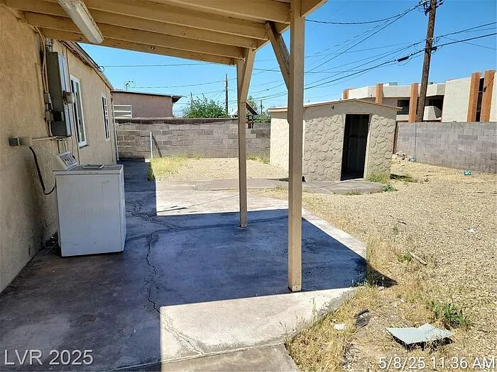 148 W Victory Rd — Photo 18