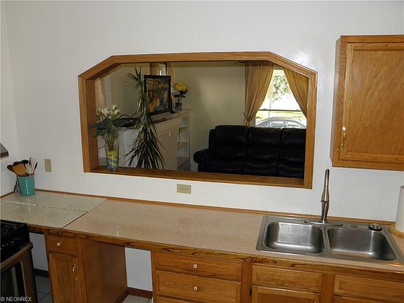 4th image of 86 Carlton Dr