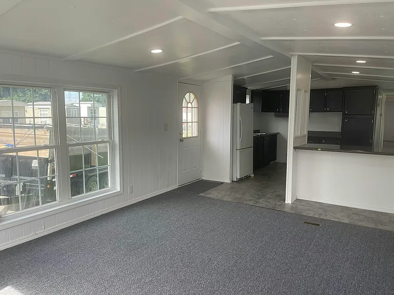 2713 Everett Dr — Photo 7