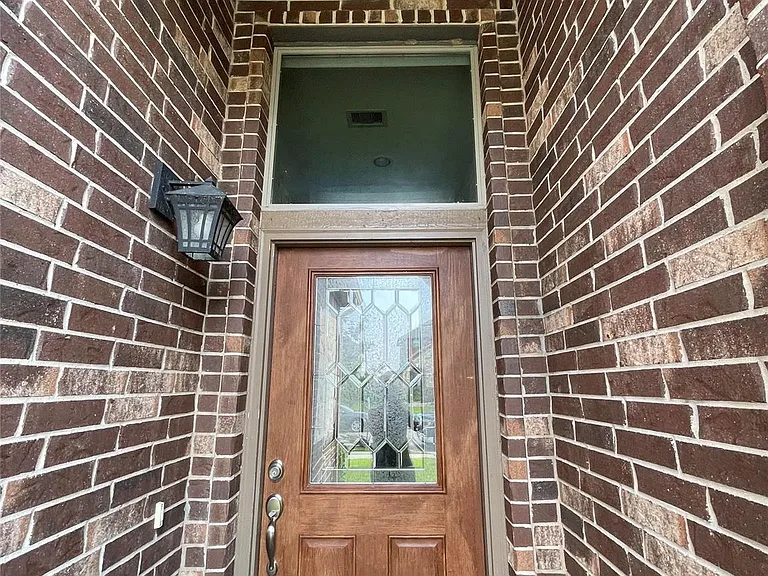 16511 Winthrop Bend Dr — Photo 2