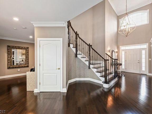 4th image of 30 Whitbay Dr