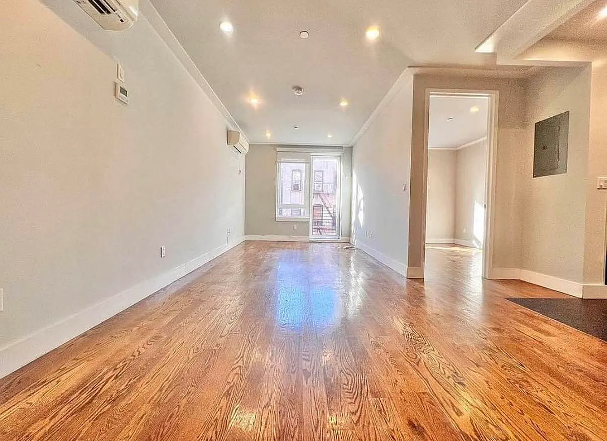 62 East 21st Street — Photo 1