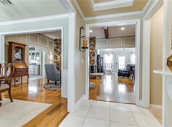 5th image of 2921 Cambridgeshire Dr