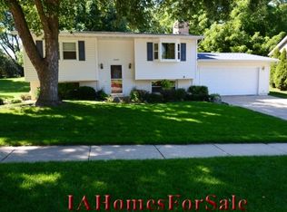 1030 Hutton Hill Dr, Marion, IA 52302