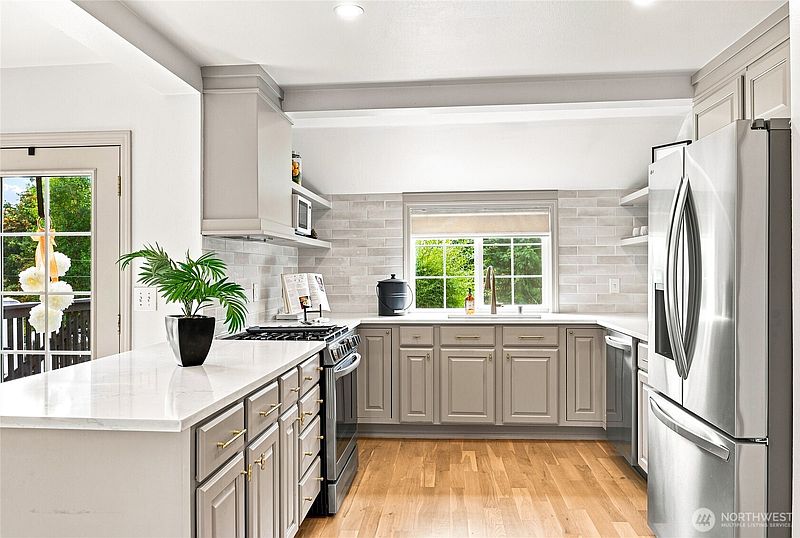 4th image of 2803 9th Street SW