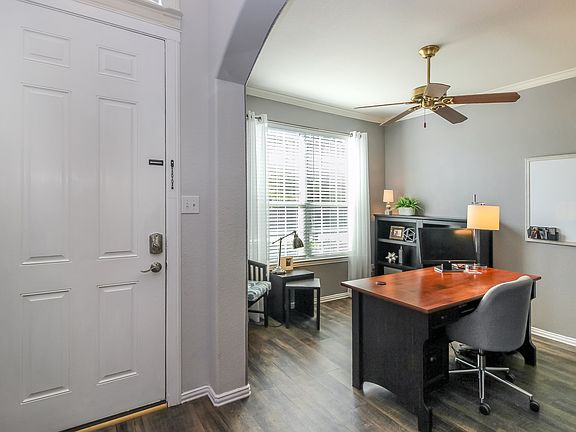 2nd image of 5145 Comstock Cir