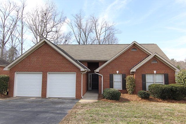 1st image of 104 Thornhill Ct