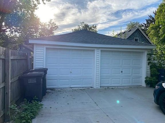 Detached garage