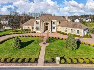 2 Prince Ln, Middletown, NY 10941