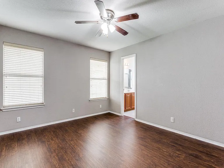 105 Loryn Dr — Photo 8