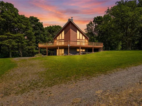 266 Walkabout Rd, Somerset, PA 15501