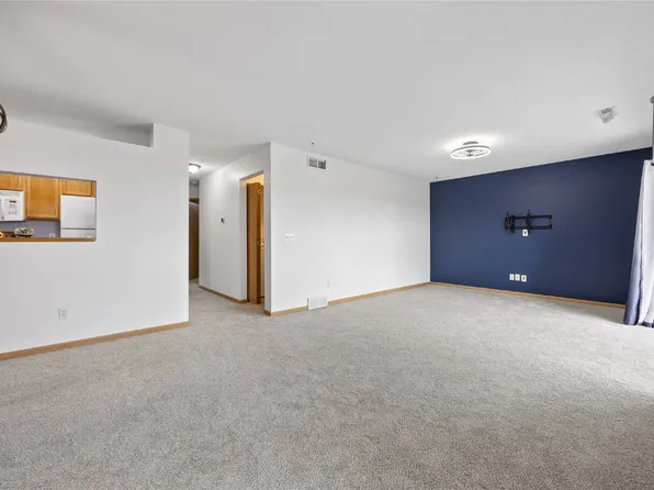 3511 E Ave Nw #D, Cedar Rapids, IA 52405