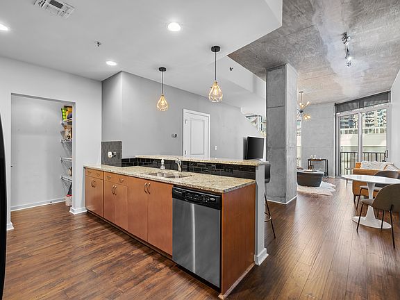 5th image of 301 Demonbreun St Unit 809