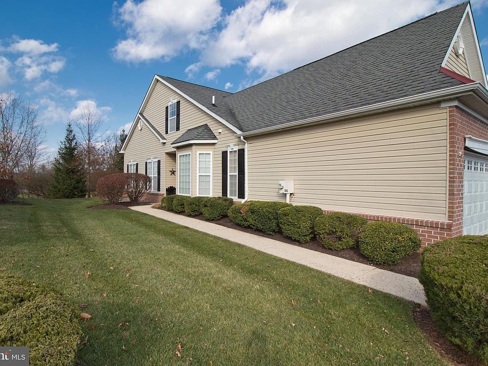 1st image of 218 Dorchester Dr