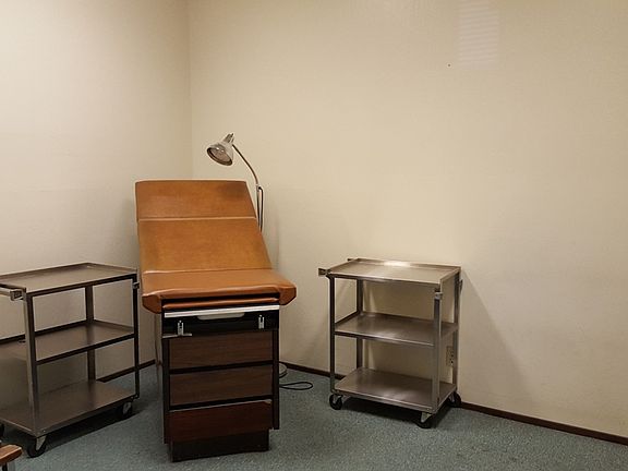 5th image of 2250 Gladstone Dr Suite 1