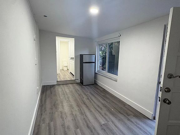 4th image of 127 NW 9th Ave #3A