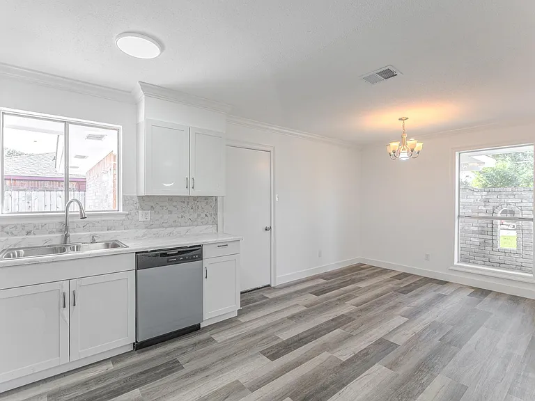 10126 Pine Moss Dr — Photo 9