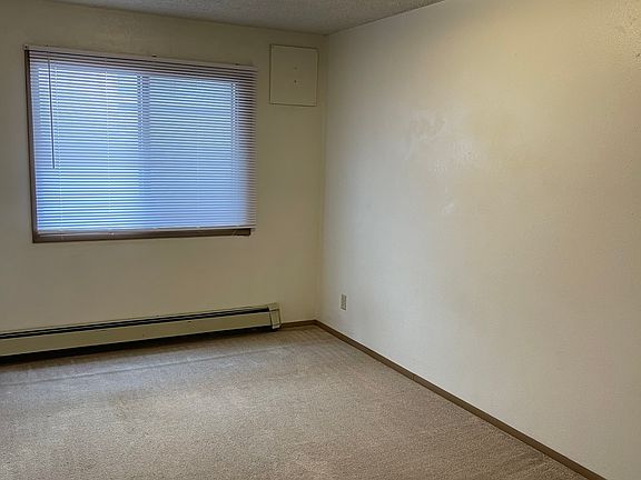 5th image of 932 E Washington St #1S