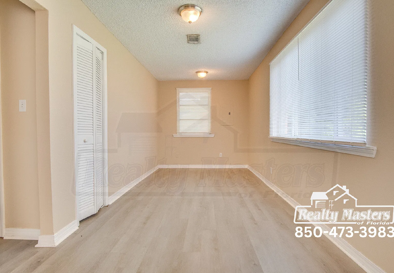 3 bed, 1.5 bath, 1477 sqft, $2,100 — Photo 3