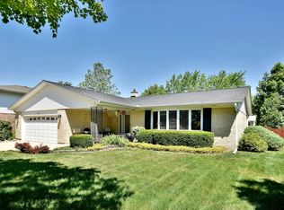 1902 E Sherwood Rd, Arlington Heights, IL 60004