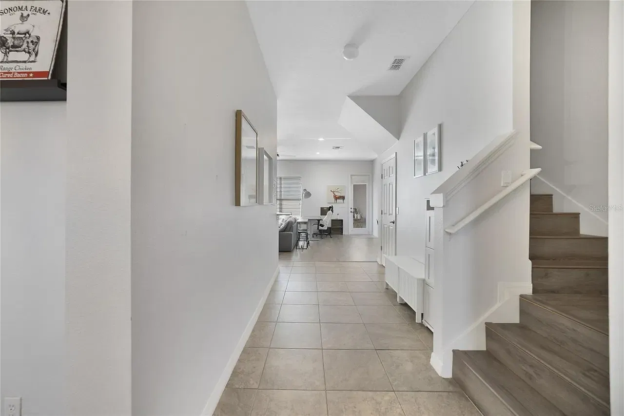 3 bed, 2.5 bath, 1705 sqft, $2,395 — Photo 3