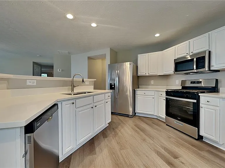 3118 Farmstead Ct — Photo 6