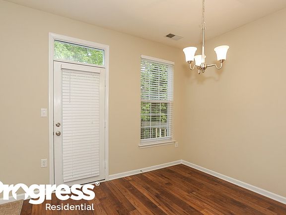 3rd image of 606 Grantham Ln