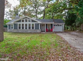 455 Hillcrest Dr, Fontana, WI 53125