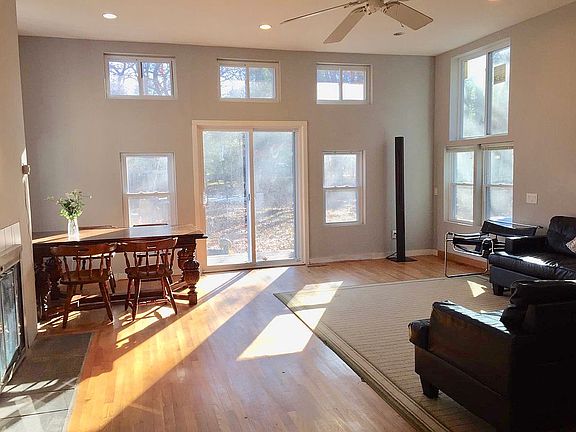 4th image of 128 Talmage Farm Ln