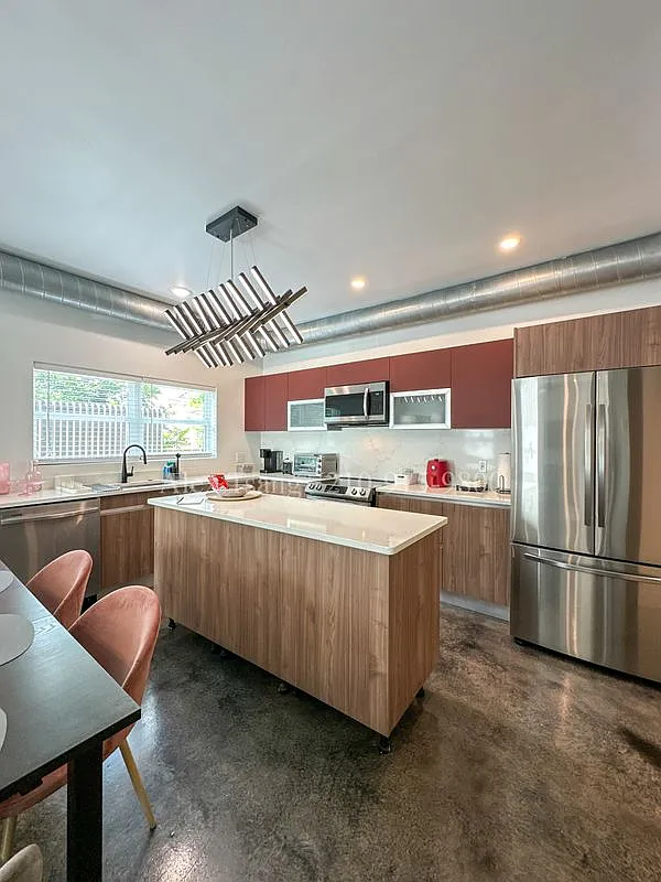 3 bed, 2.5 bath, 1647 sqft, $2,700 — Photo 3