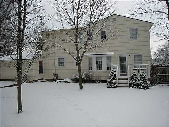 5th image of 9 Green Hill Ln