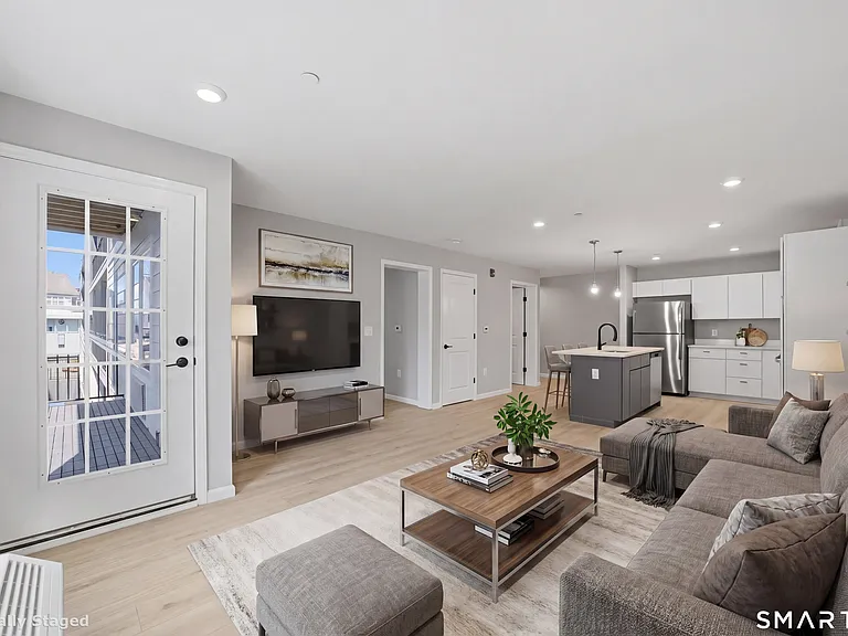589 Bedford St #207 — Photo 3