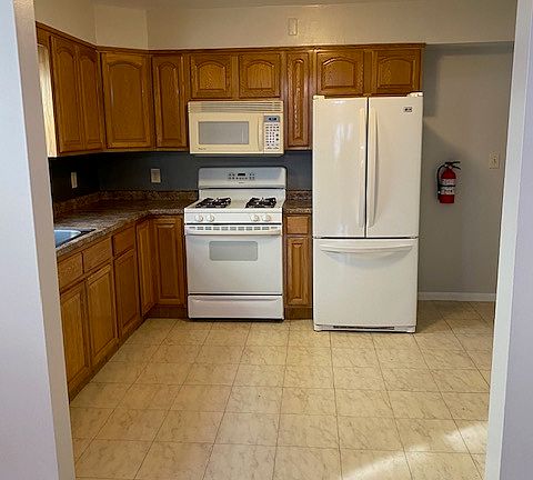 2nd image of 16 Union Pl Floor 1