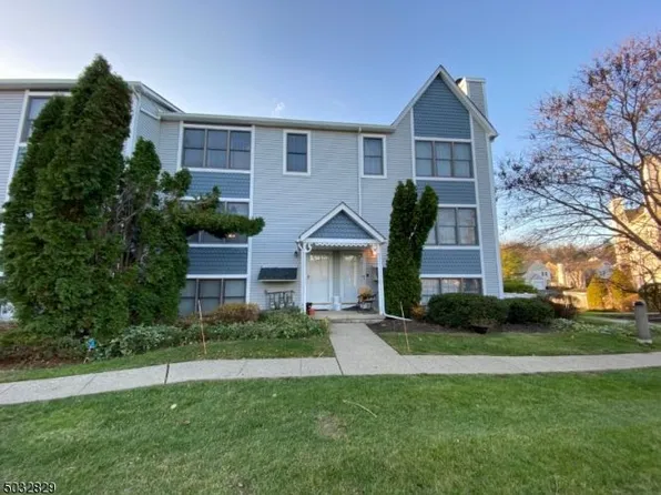 142 Heritage Ln #108, Hamburg, NJ 07419