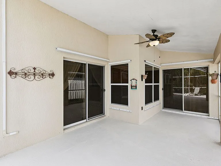 13750 Huntwick Dr — Photo 30