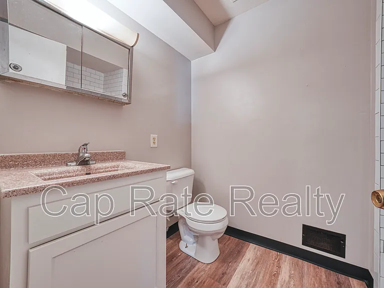 26 S Hampton Rd #D — Photo 11