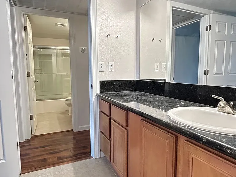 740 W Elm St #235 — Photo 14