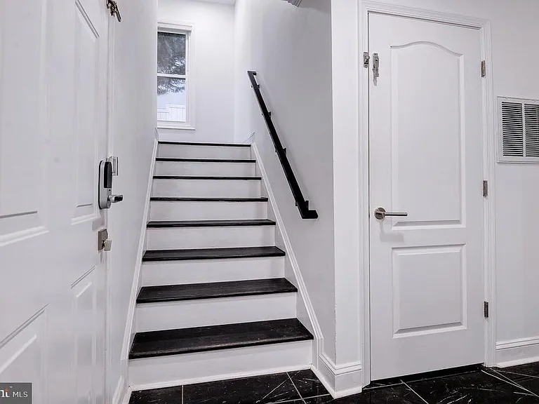 1628 Great Falls St — Photo 11