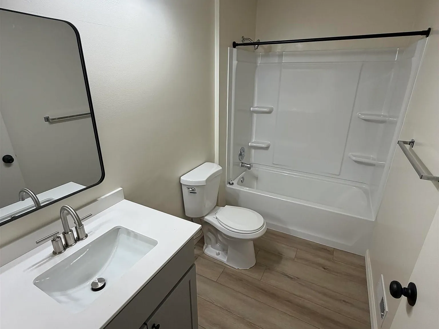 2 bed, 2.0 bath, $1,900 — Photo 4
