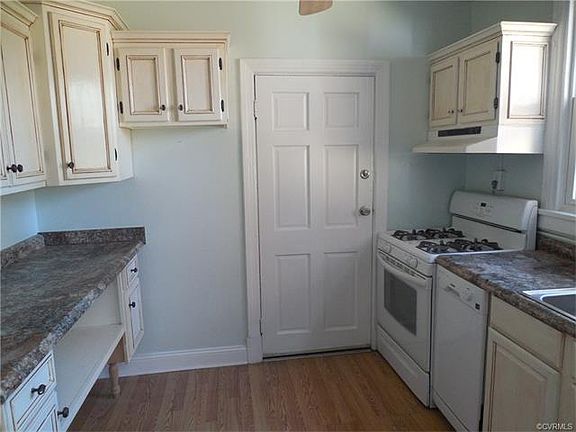 4th image of 2012 Rosewood Ave