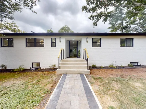 45561 Lakeside Dr, Sterling, VA 20165