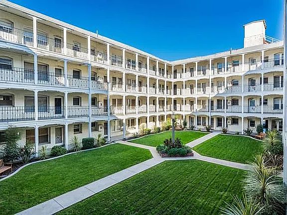 2nd image of 4125 S Figueroa St APT 411