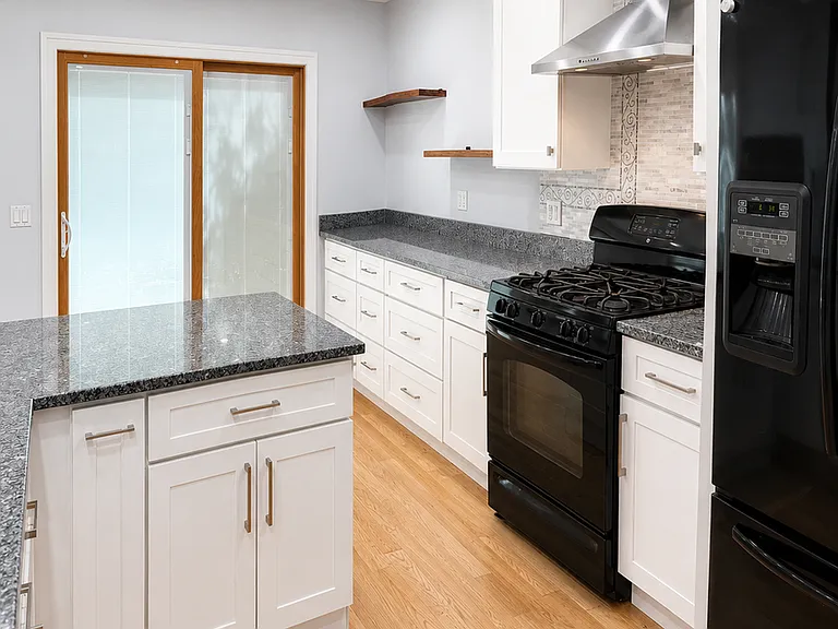 103 Brittany Dr — Photo 21