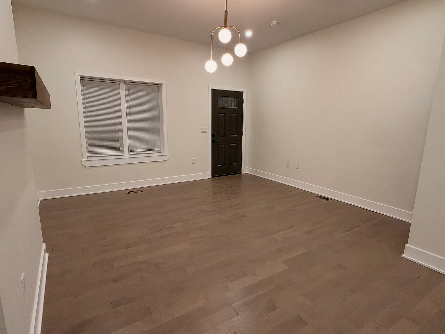 4 bed, 2.5 bath, 1920 sqft, $5,000 — Photo 2