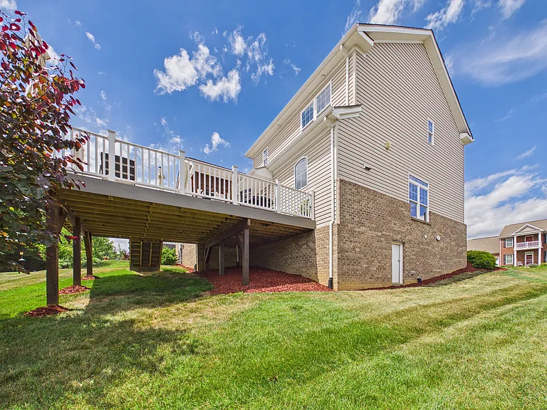 912 Kentwood Dr — Photo 6