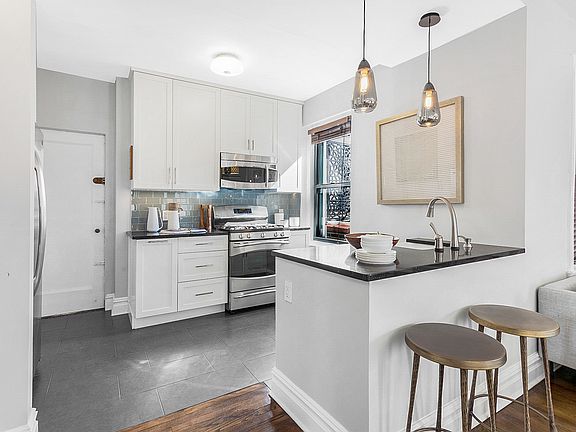 3rd image of 65 W 95th St #Penthouse A