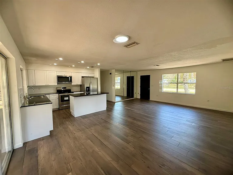 131 Sparrow Ave — Photo 9
