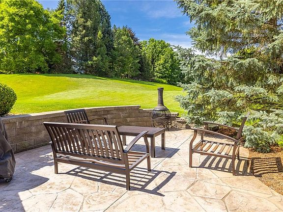 5th image of 5 Crest Wood Cir