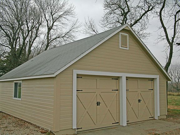 HUGE/OVERSIZED 2 CAR GARAGE